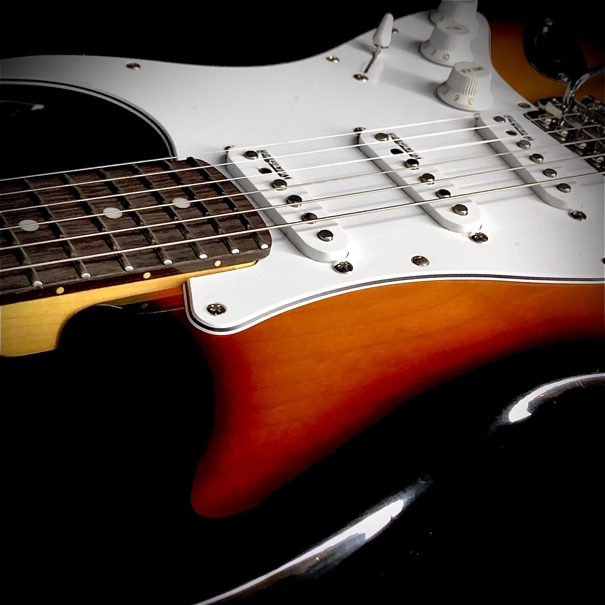 Vintage® V6SSB 'Sunset Sunburst' Chrome Hardware